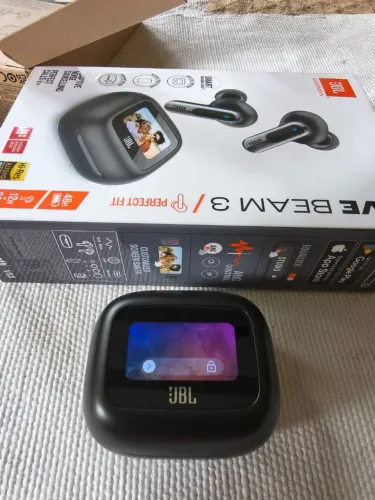 Fone bluetooth JBL live Beam 3. Impecável! Menos de 2 meses de uso. Todos os acessórios