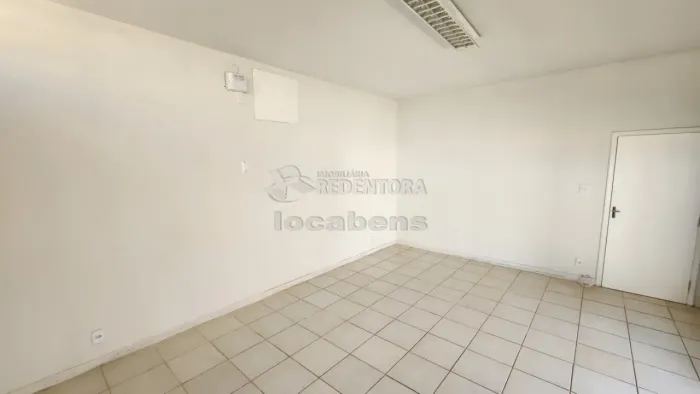Vila Santa Cruz - Casa comercial de esquina com 06 salas - Local movimentado com grande fl