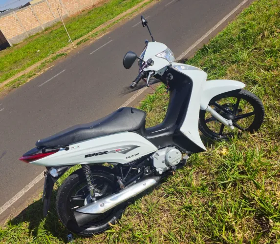 Vendo honda biz 2014 completa 