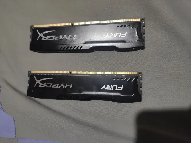 2x Memória RAM HyperX 8GB DDR3 2400MHz - 16GB