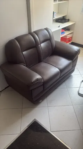 Sofá marrom 2 e 3 lugares