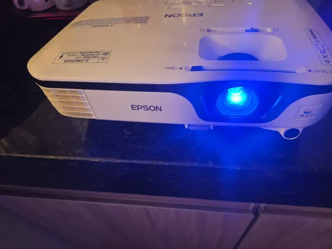 Epson PowerLite X14+.