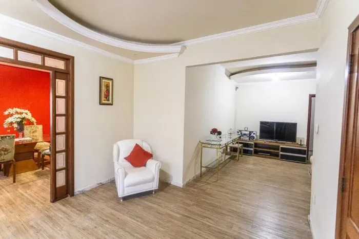Casa à Venda - Fernão Dias, 6 Quartos, 419 m2