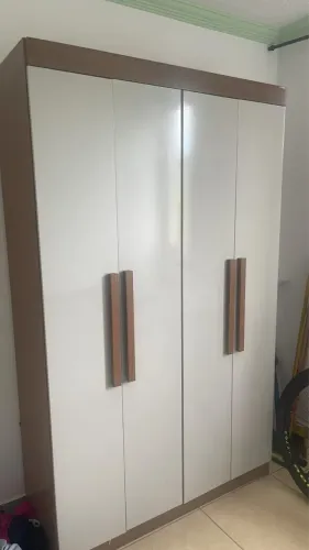 Guarda roupa 4 portas
