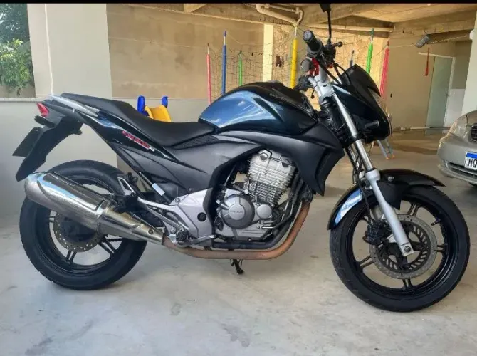 Moto CB 300