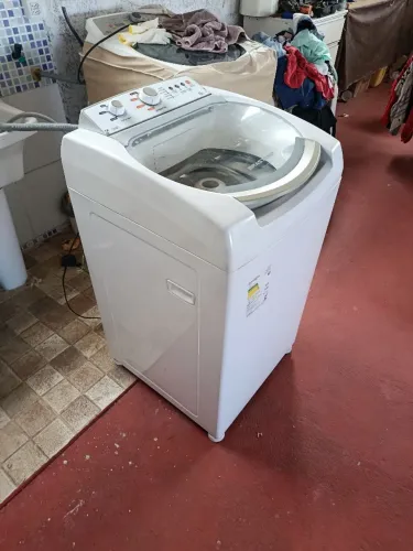 Lavadora Brastemp 8 kilos funcionando perfeitamente