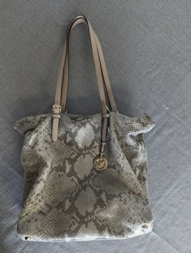Linda Bolsa Michael Kors couro cobra