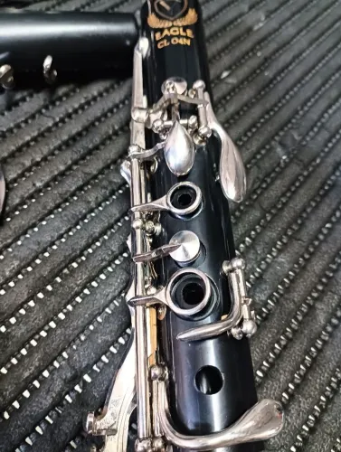 Clarinete Eagle semi novo