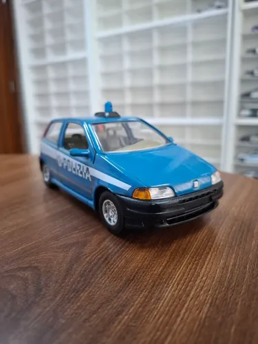 Miniatura Police Burago 1/24 FIAT PUNTO POLIZIA ITALY POLICE 1993