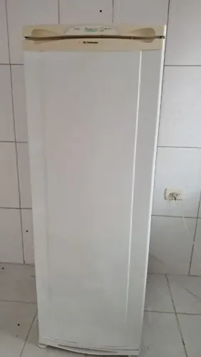 Geladeira Continental uma porta, funcionando normalmente (Entrego)