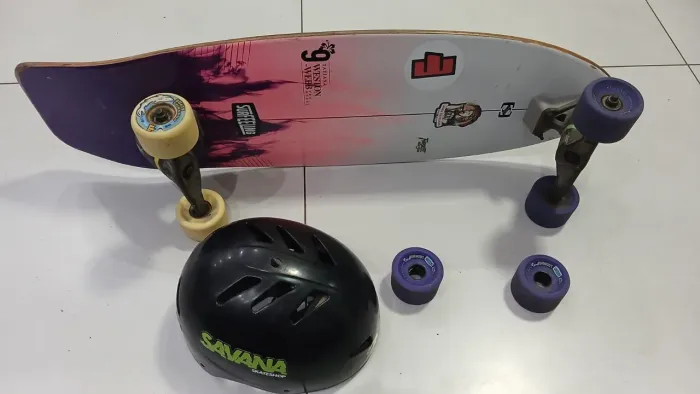 Skate Surfeeling Tatiana Weston-Webb Semi Novo + Rodinhas Extras + Capacete
