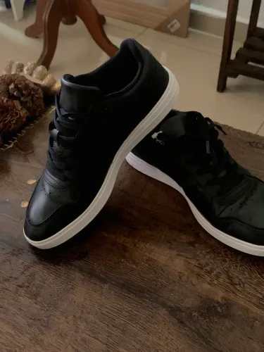 Tênis Lacoste T-base zero