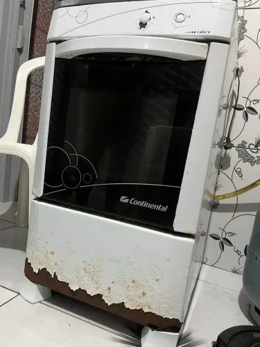 Vendo fogão continental em bom estado , mas com algumas restrições e ferrugens 