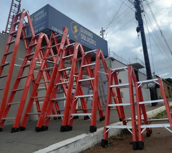 Escadas tipo A tesoura fibra e alumínio