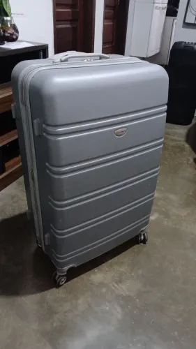 MALA DE VIAGEM ENORME