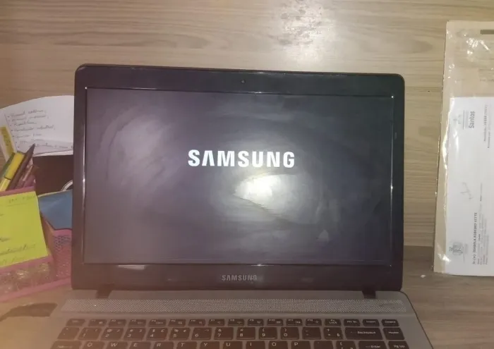 NOTEBOOK SAMSUNG (OLHAR DESCRIÇÃO)