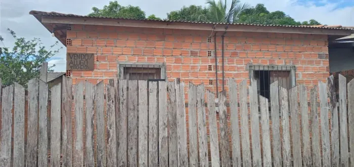 Vendo casa de alvenaria no bairro Amazonas/Lagoa azul. WhatsApp: * 