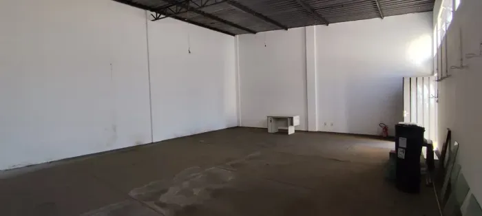 Galpão 106m² no bairro Carlos Prates.