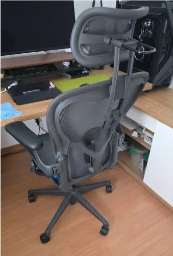 Cadeira Herman Miller Aeron Tamanho C Grafite com apoio de cabeça Atlas