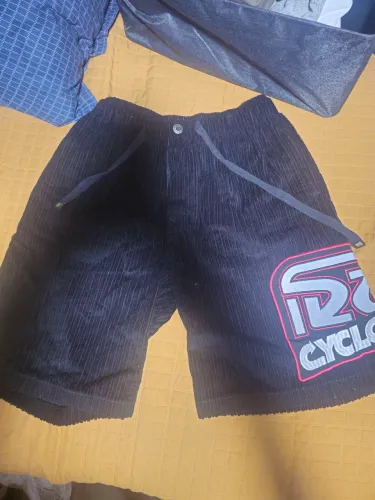 Bermuda cyclone original comprada na loja