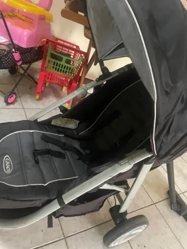 Conjunto de carrinho e bebe conforto