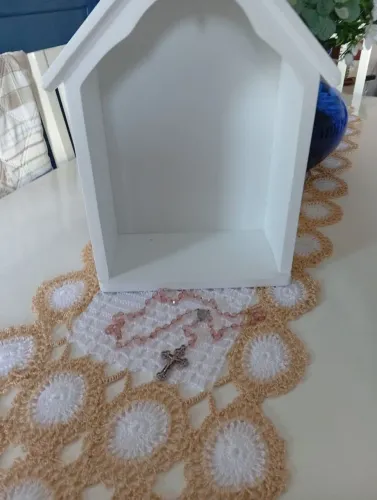 Capelinha , Oratório em MDF branca 40cm altura.