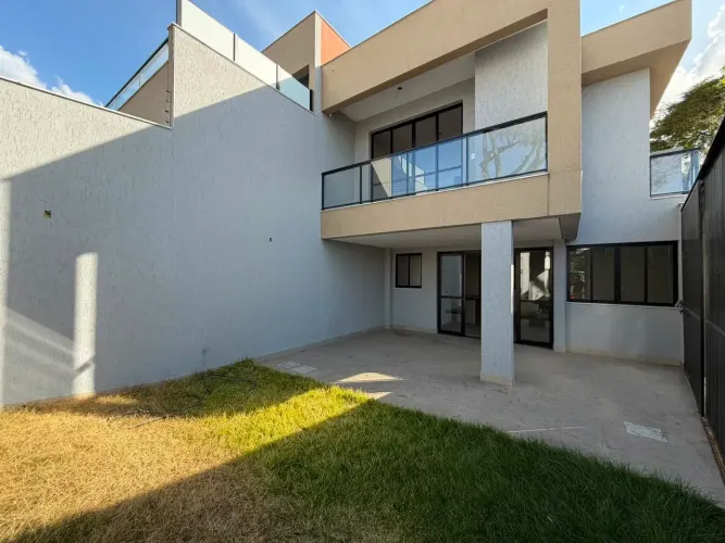 Casa Duplex com 3 quartos sendo 1 suíte 3 banheiros 2 vagas