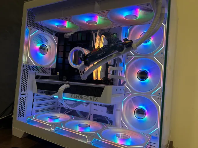 PC GAMER HIGH-END ? RYZEN 7 7800X3D + RTX 5070 12GB