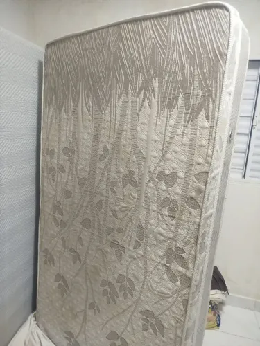 Vedo cama box marca Doctors viúva valor na loja de 2,200 estou pedindo mil reais nela...
