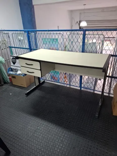 Mesa de escritório c/ 2 gavetas 120x60x75