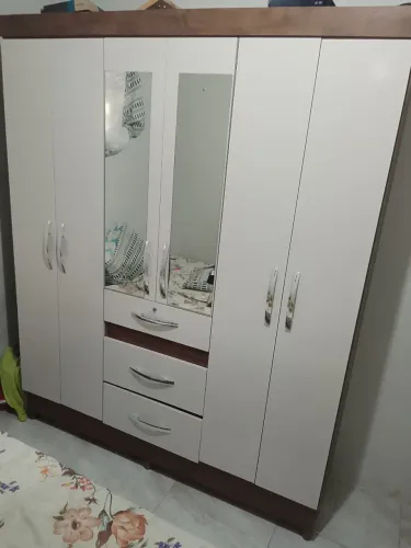 Guarda roupa em perfeito estado