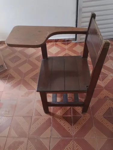 Cadeira Escolar de Madeira de lei