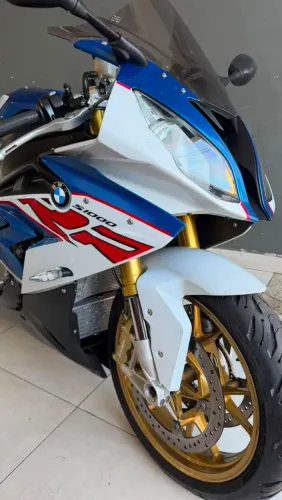 Motocicleta muito conservada!! Segundo dono nada para mexer somente pega e acelerar!!  