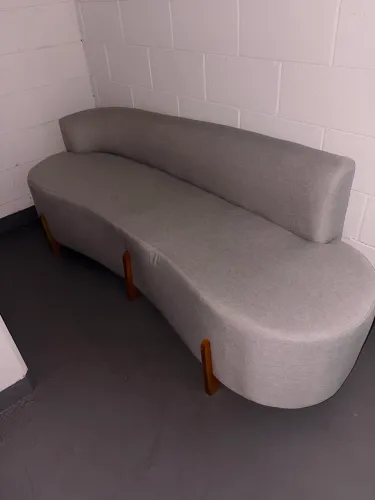 Sofá Orgânico Curvo 2 Lugares 145cm Sala Thor Bouclê