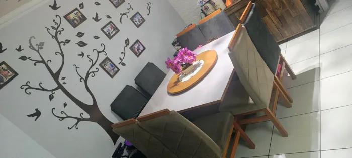 Vendo mesa 8 cadeiras ou troco por mesa de 4 cadeiras mais mesinha de PC com cadeira