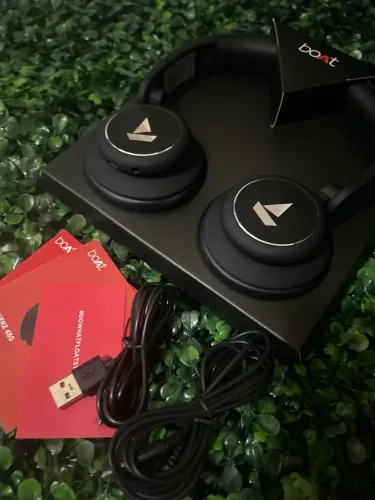 Fone de Ouvido boAt Rockerz Bluetooth - 15h de Bateria (Novo)