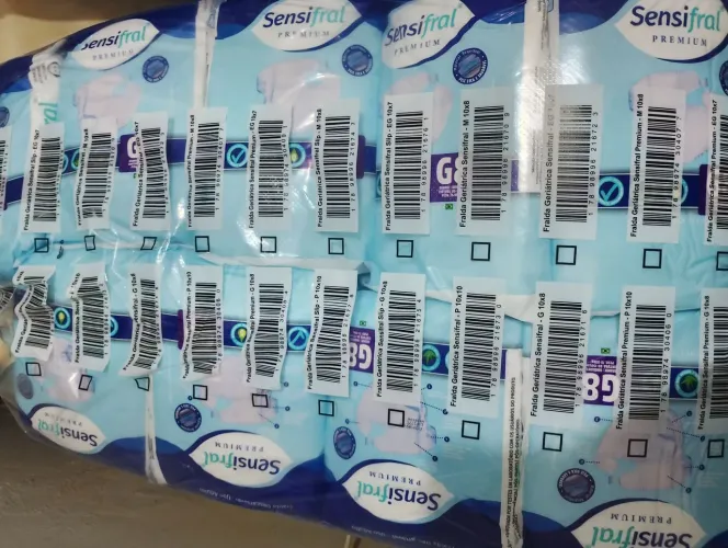 Vendo fardo com 9 pacotes de fraldas geriatria tamanho G adulto