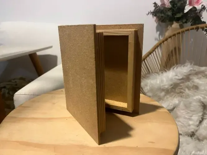 Caixa porta joias em formato de livro