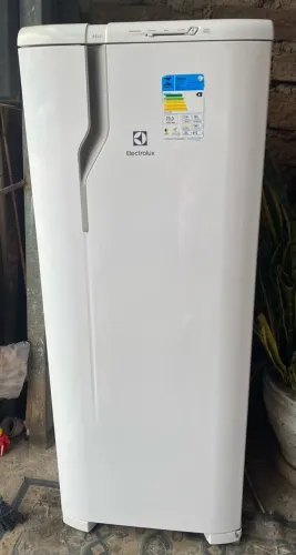 Geladeira Electrolux 240 litros funcionando perfeitamente 110v