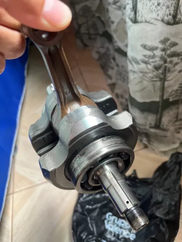Vendo biela impecável com rolamentos tudo em perfeito estado lander 2024!