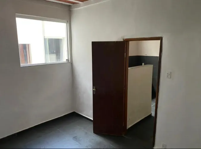 Alugo casa no centro ( fundos )