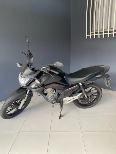 Vende -se moto titan 160 23/24