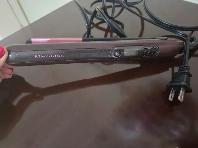 Chapinha Remington bivolt com controle digital de temperatura