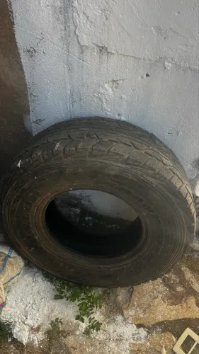 2 Pneus para camionete