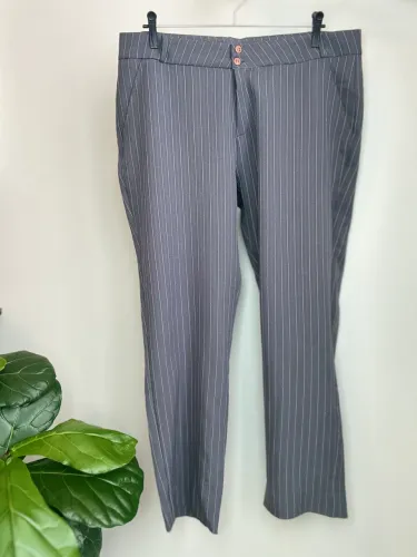 Calça Alfaiataria GG Risca de Giz Cinza