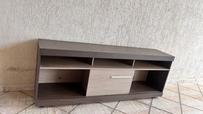 Rack para TV Moderno - Duas Cores com Porta e Nichos