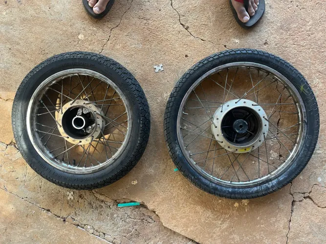 Rodas Honda Biz 110i com pneus