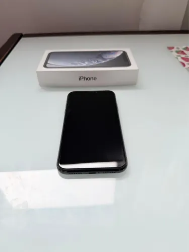 Vendo IPhone XR, tela traseira danificada, 64gb, acompanhado do carregador original