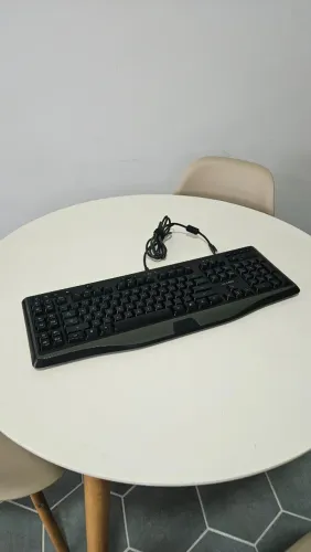 Teclado Gamer Logitech G110 | Retroiluminado | Teclas Macro G | Placa de Som USB Integrada
