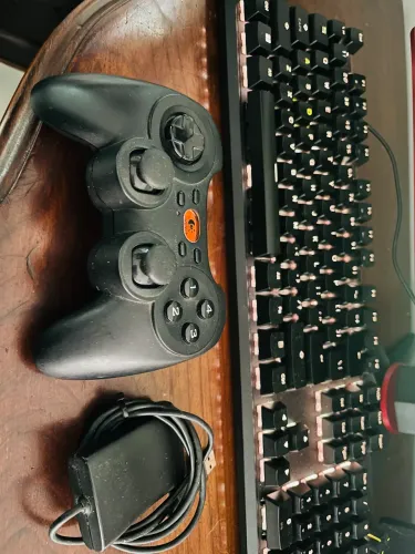 Controles Logitech cordless Rumbledpad 2 